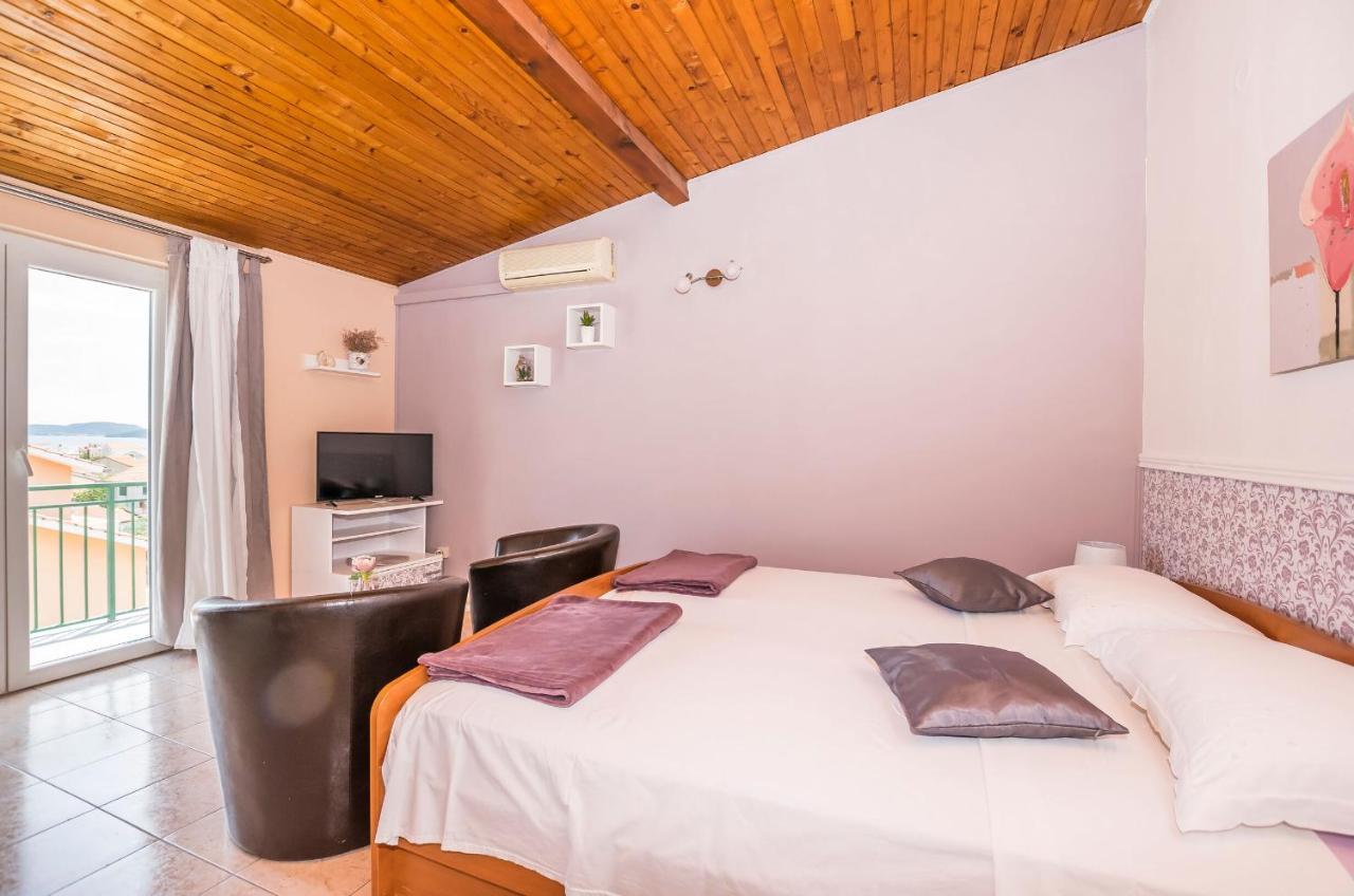 Apartments And Room Zinka Vodice Exterior photo