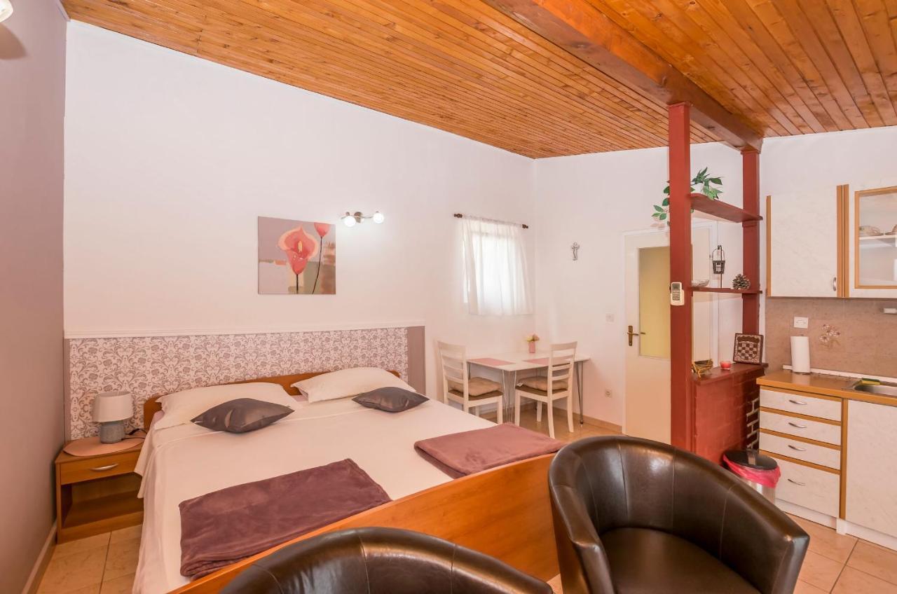 Apartments And Room Zinka Vodice Exterior photo