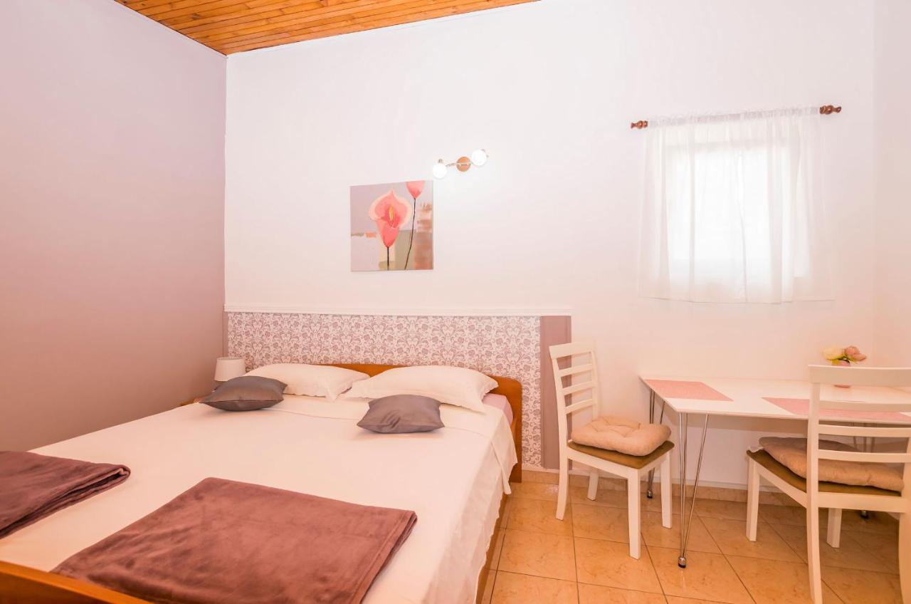 Apartments And Room Zinka Vodice Exterior photo