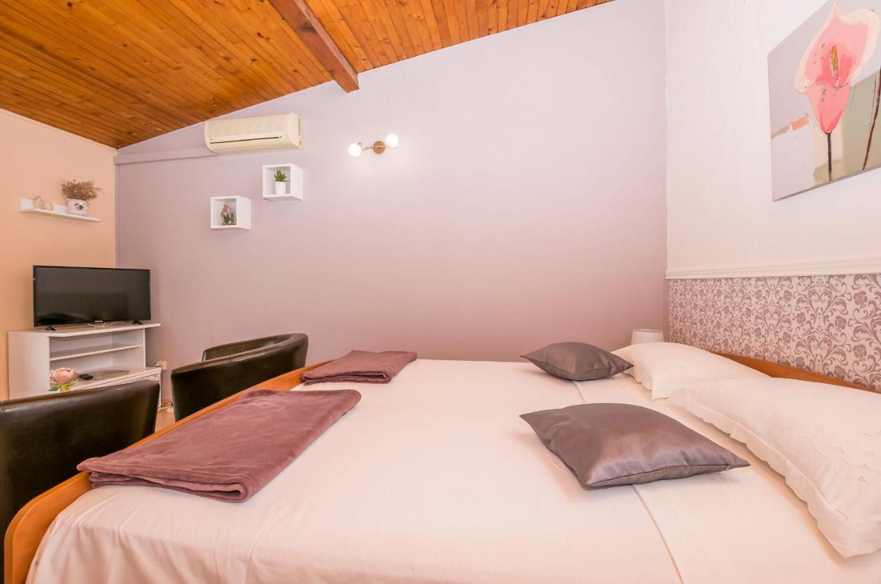 Apartments And Room Zinka Vodice Exterior photo