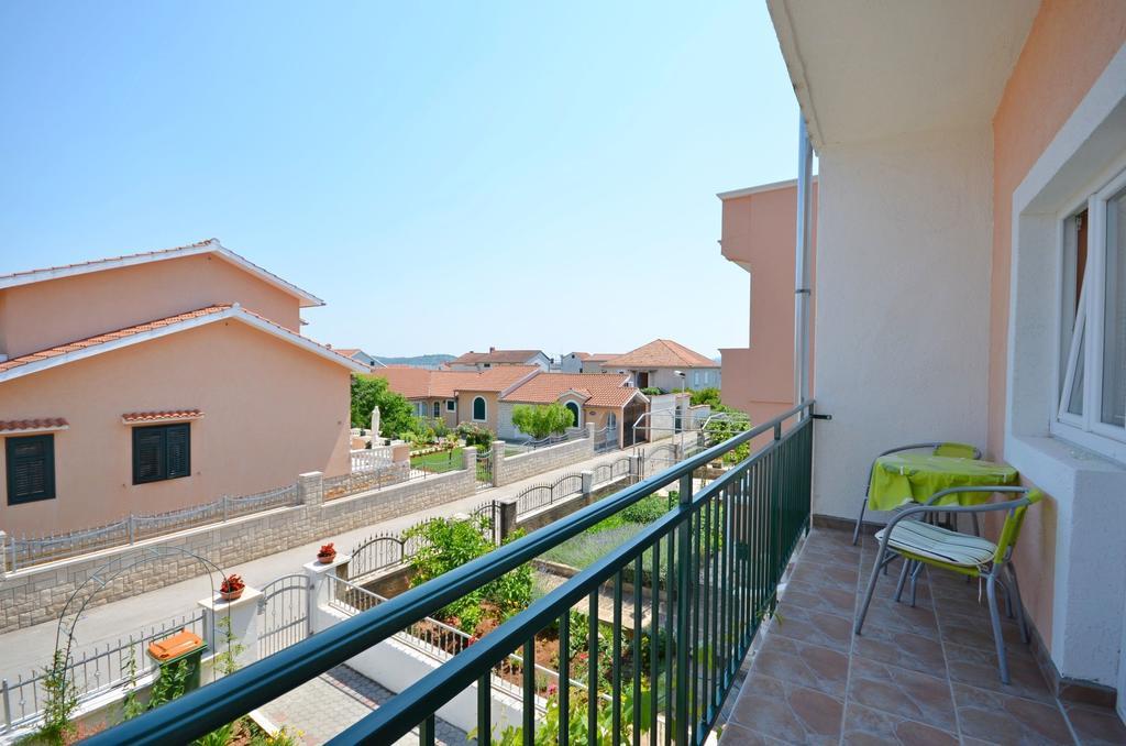 Apartments And Room Zinka Vodice Exterior photo